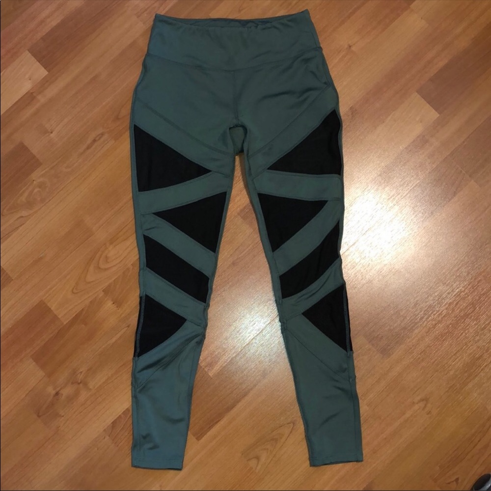 Jessica Simpson The Warm Up Legging Medium